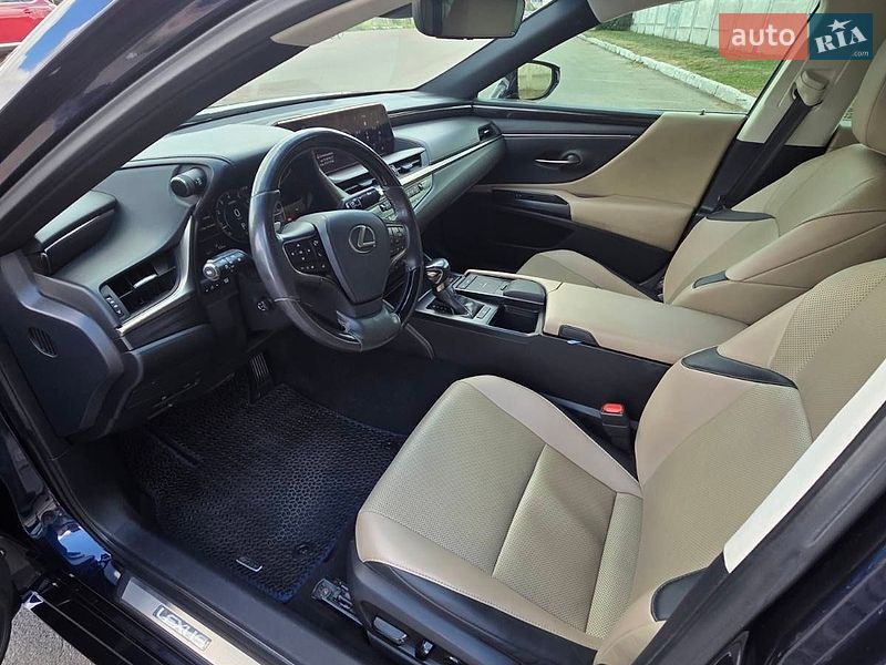 Седан Lexus ES 2019 в Прилуках