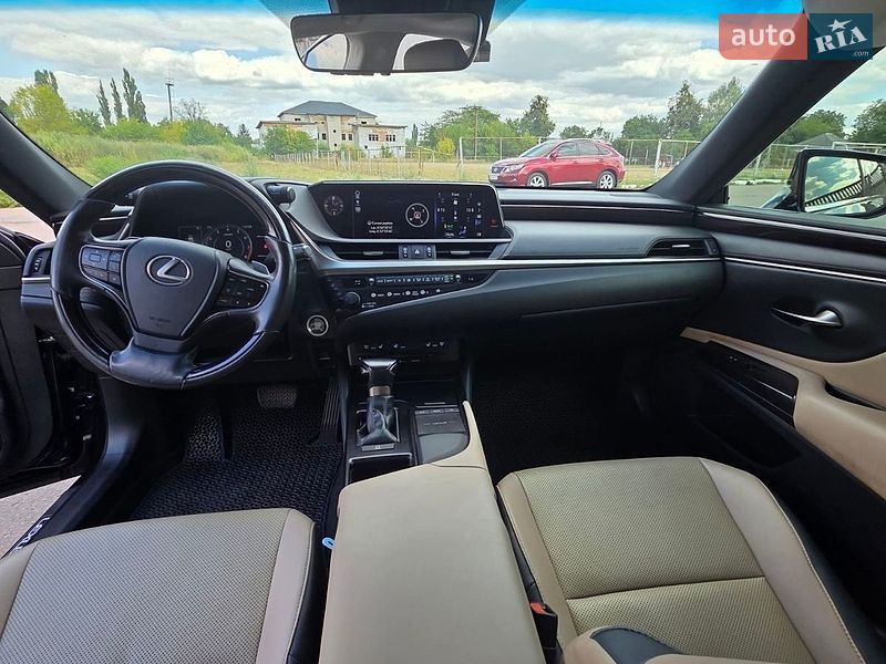 Седан Lexus ES 2019 в Прилуках