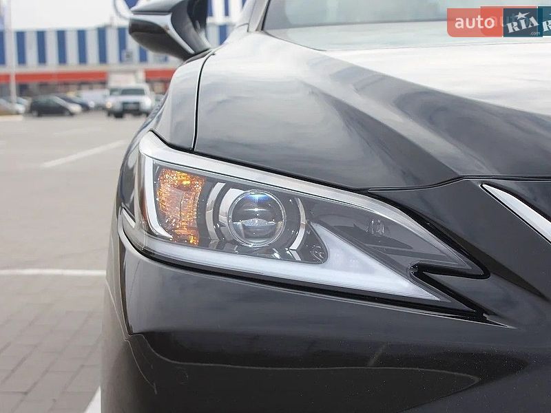 Седан Lexus ES 2019 в Києві