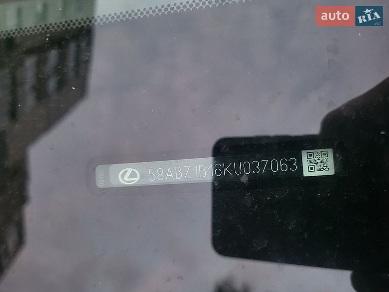 Седан Lexus ES 2019 в Прилуках