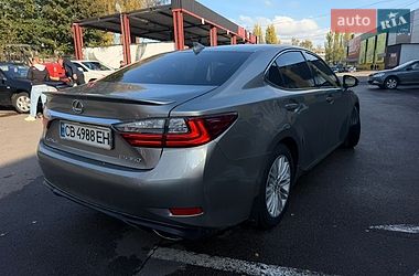 Седан Lexus ES 2016 в Ніжині