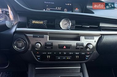 Седан Lexus ES 2016 в Ніжині