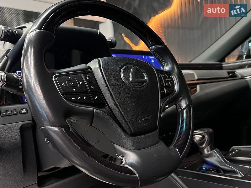 Седан Lexus ES 2019 в Львове