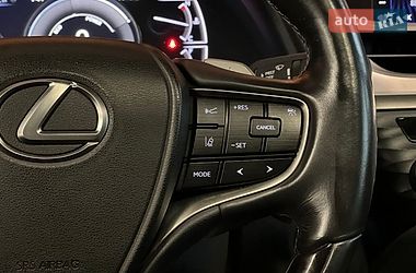 Седан Lexus ES 2019 в Львове