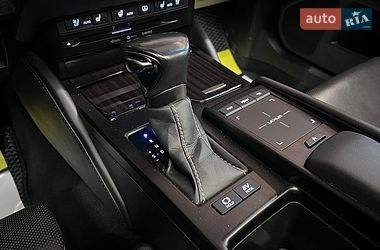 Седан Lexus ES 2019 в Львове
