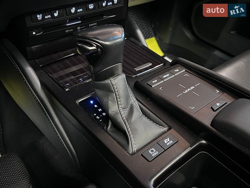 Седан Lexus ES 2019 в Львове