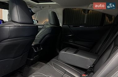 Седан Lexus ES 2019 в Львове