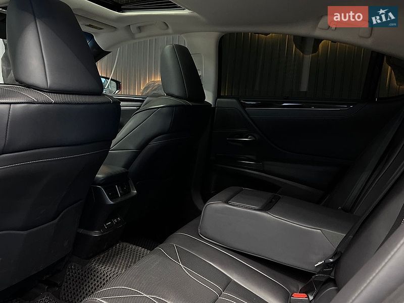 Седан Lexus ES 2019 в Львове