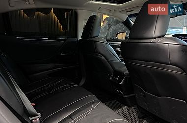 Седан Lexus ES 2019 в Львове