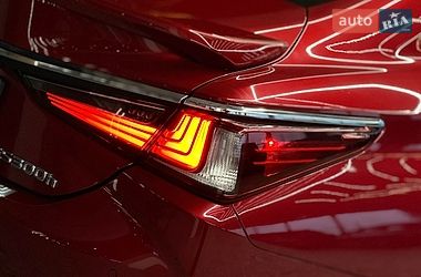 Седан Lexus ES 2019 в Львове