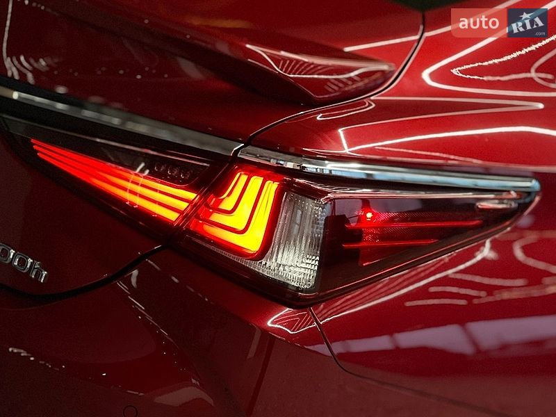 Седан Lexus ES 2019 в Львове