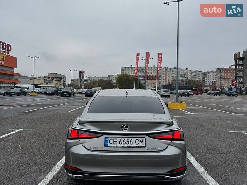 Седан Lexus ES 2024 в Черновцах