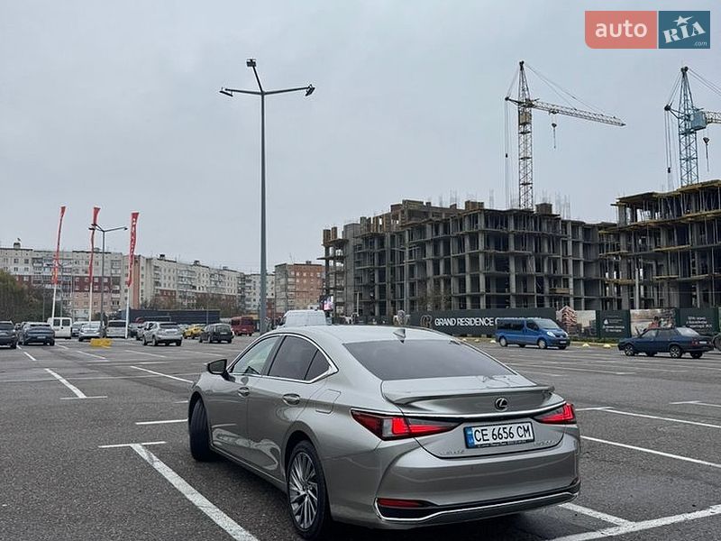 Седан Lexus ES 2024 в Черновцах