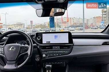 Седан Lexus ES 2024 в Черновцах