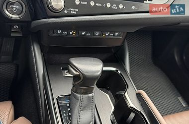 Седан Lexus ES 2024 в Черновцах
