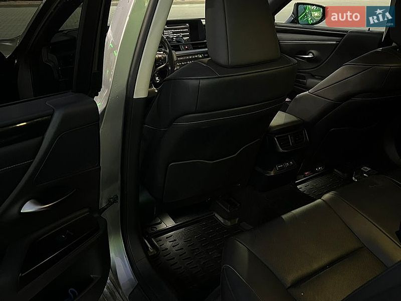 Седан Lexus ES 2019 в Каменец-Подольском