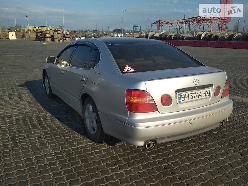Седан Lexus GS 1998 в Южному