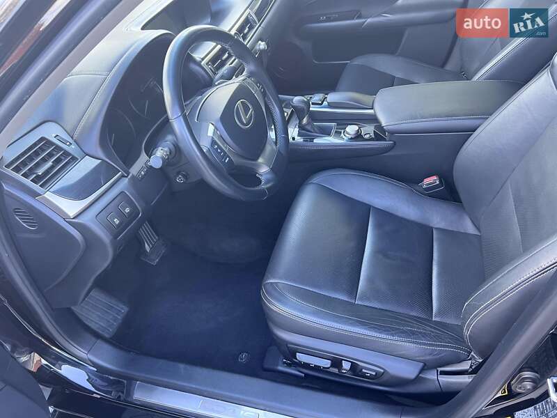 Седан Lexus GS 2013 в Краснограді