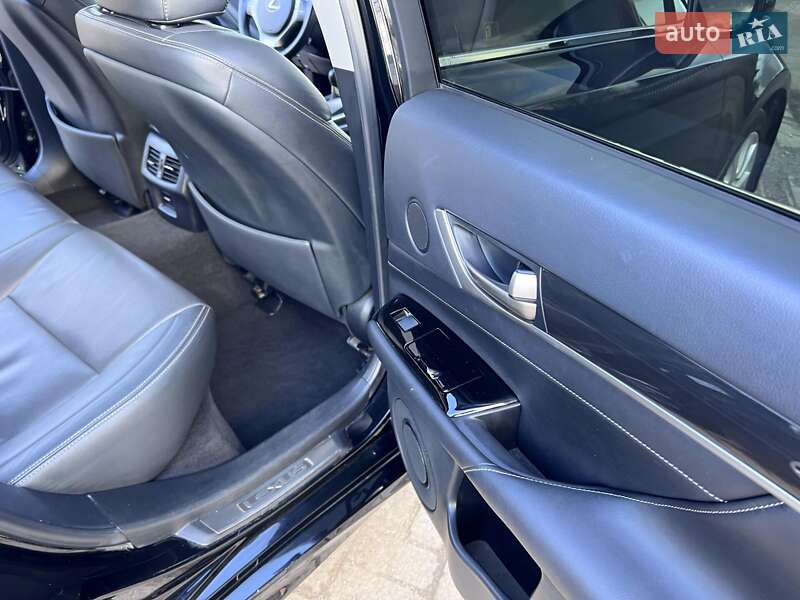 Седан Lexus GS 2013 в Краснограді