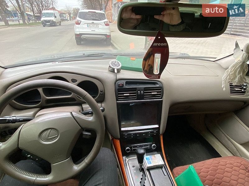 Седан Lexus GS 2000 в Павлограді
