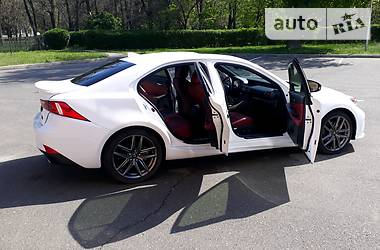Седан Lexus IS 2015 в 