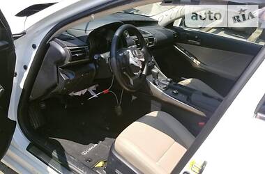 Седан Lexus IS 2017 в 