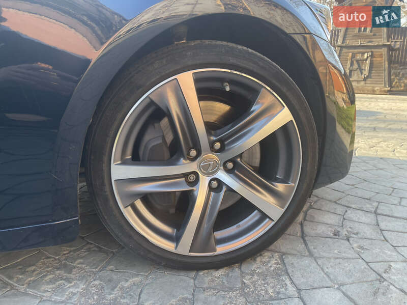 Седан Lexus IS 2017 в Киеве