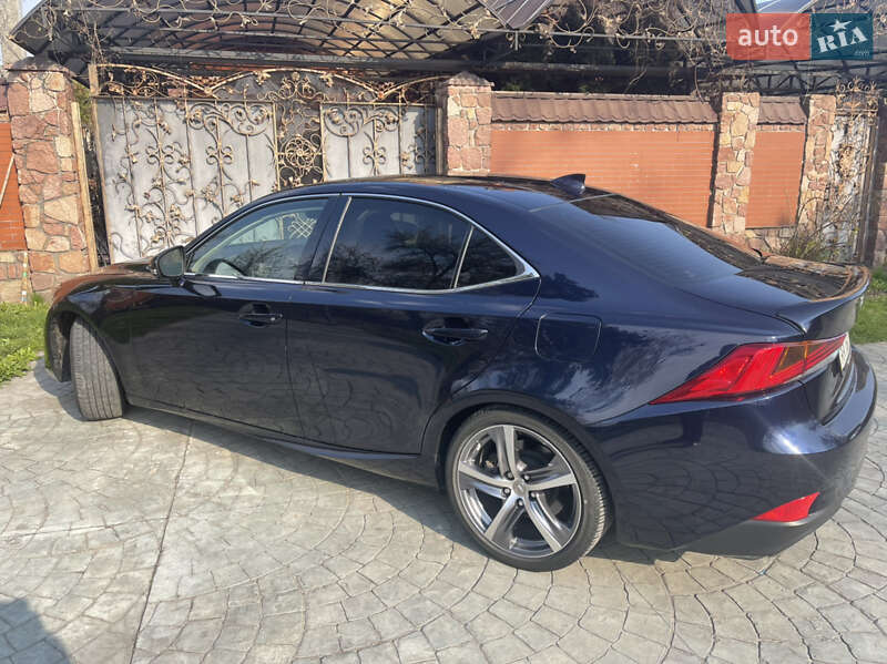 Седан Lexus IS 2017 в Киеве