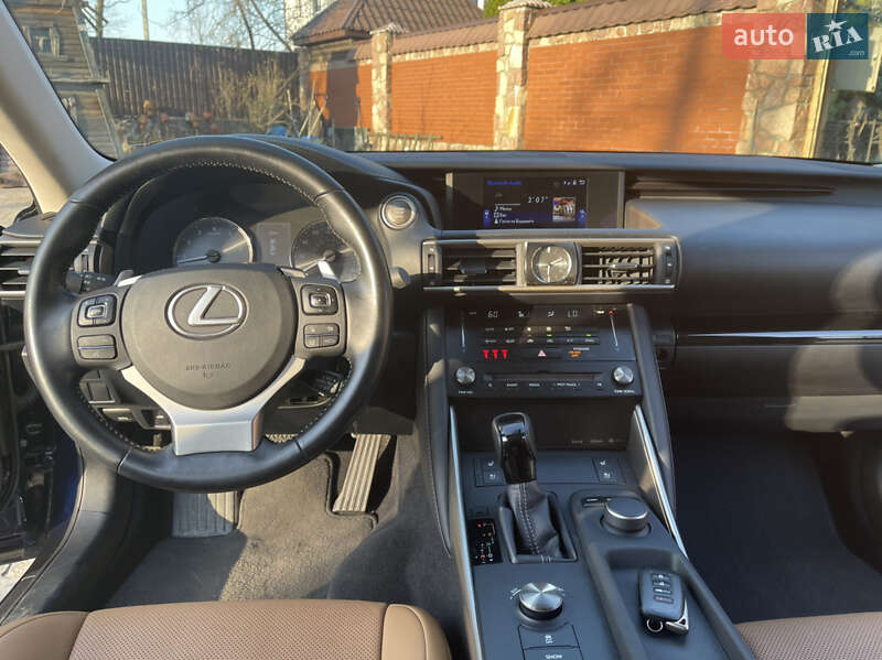 Седан Lexus IS 2017 в Киеве