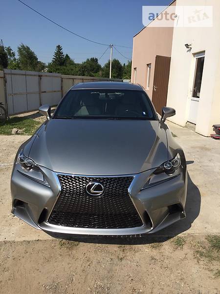 Седан Lexus IS 2015 в 
