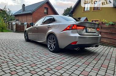 Седан Lexus IS 2015 в 