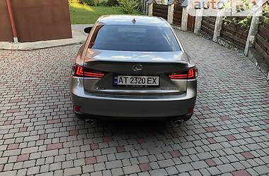 Седан Lexus IS 2015 в 