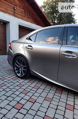 Седан Lexus IS 2015 в 