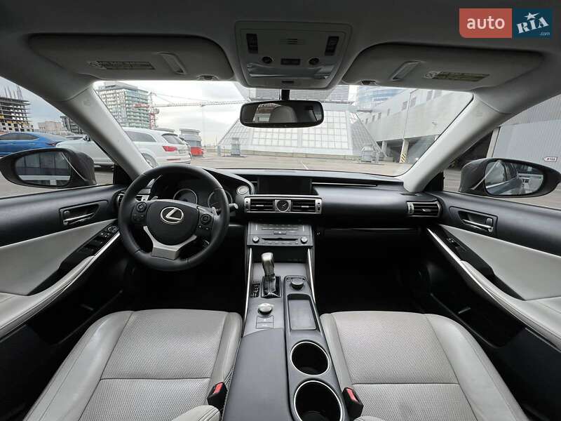 Седан Lexus IS 2014 в Днепре