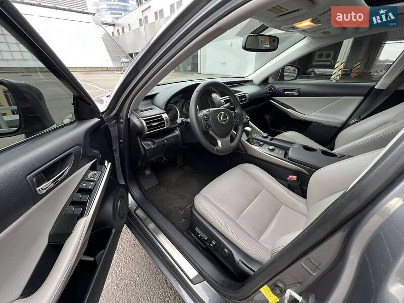 Седан Lexus IS 2014 в Дніпрі