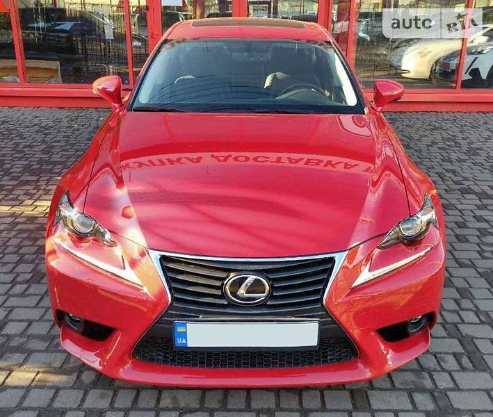 Седан Lexus IS 2015 в 