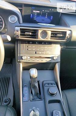 Седан Lexus IS 2015 в 