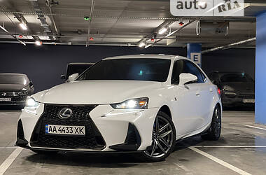 Седан Lexus IS 2017 в Києві