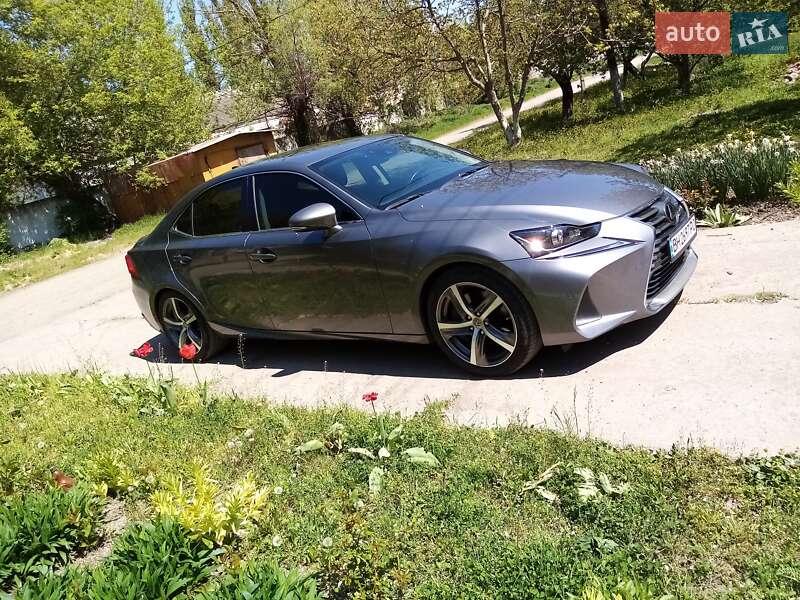 Седан Lexus IS 2017 в Новом Буге