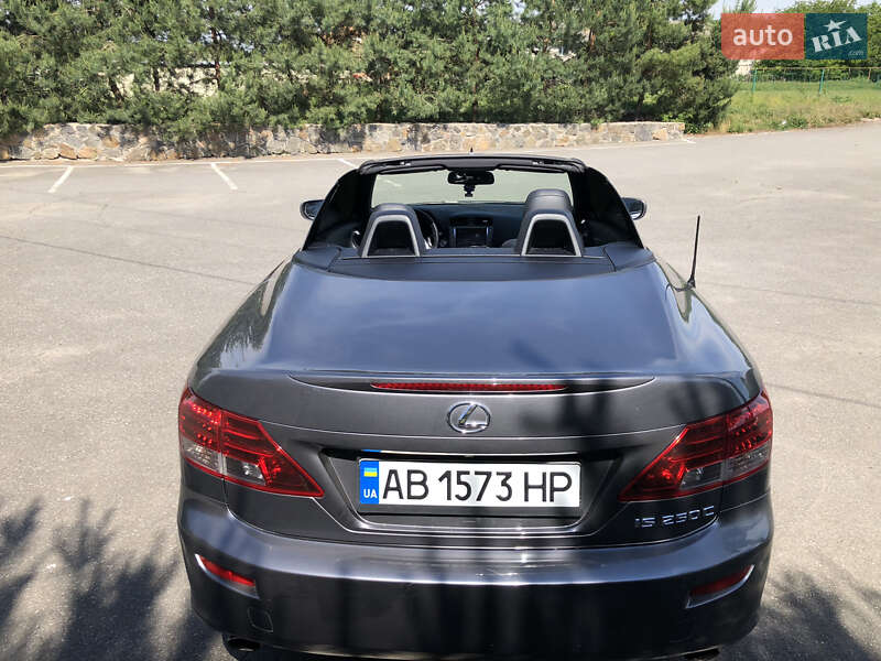 Седан Lexus IS 2014 в Гнивани