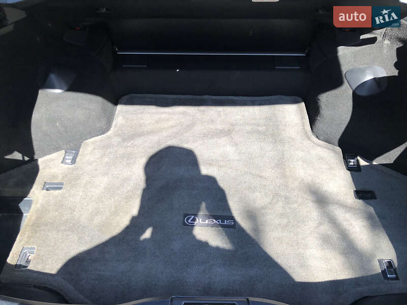 Седан Lexus IS 2014 в Гнивани