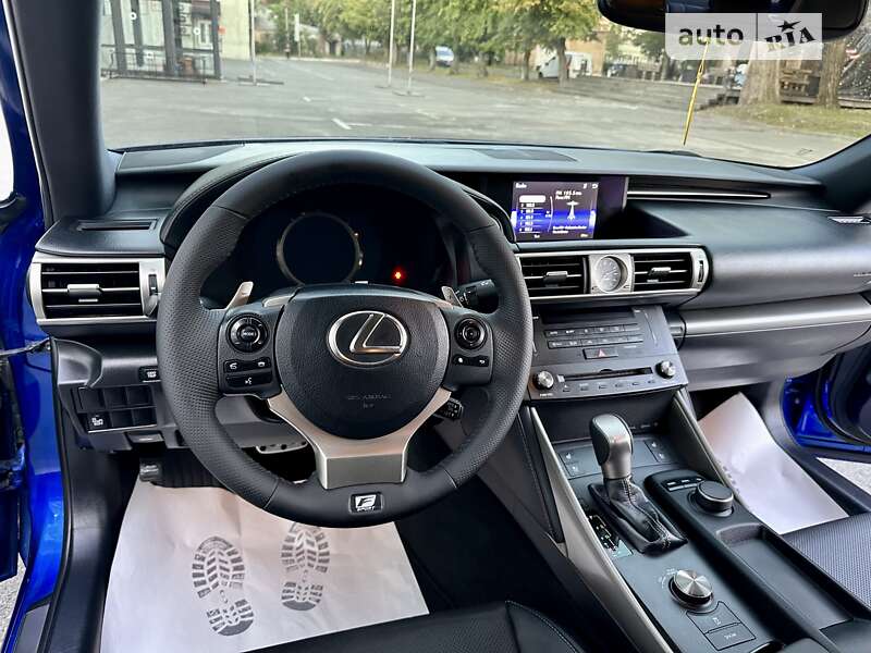 Седан Lexus IS 2016 в Киеве