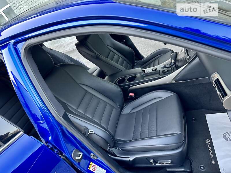 Седан Lexus IS 2016 в Киеве