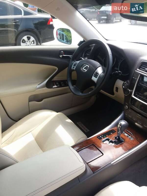 Седан Lexus IS 2013 в Хмельницком