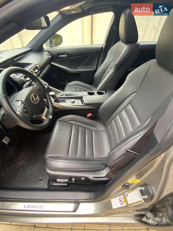 Седан Lexus IS 2015 в Одесі