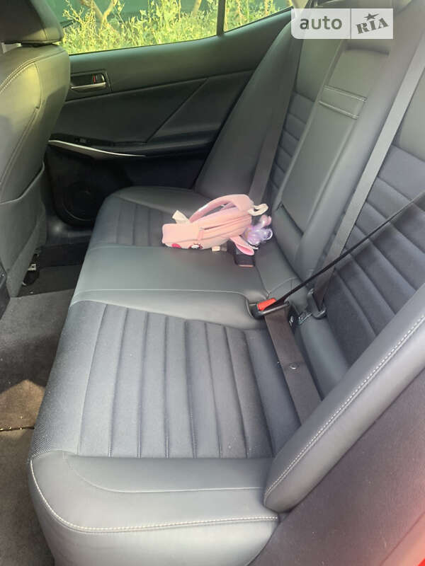 Седан Lexus IS 2017 в Николаеве