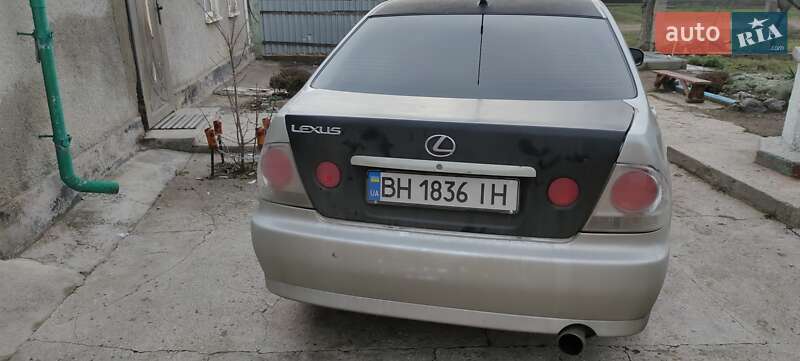 Седан Lexus IS 2001 в Одесі