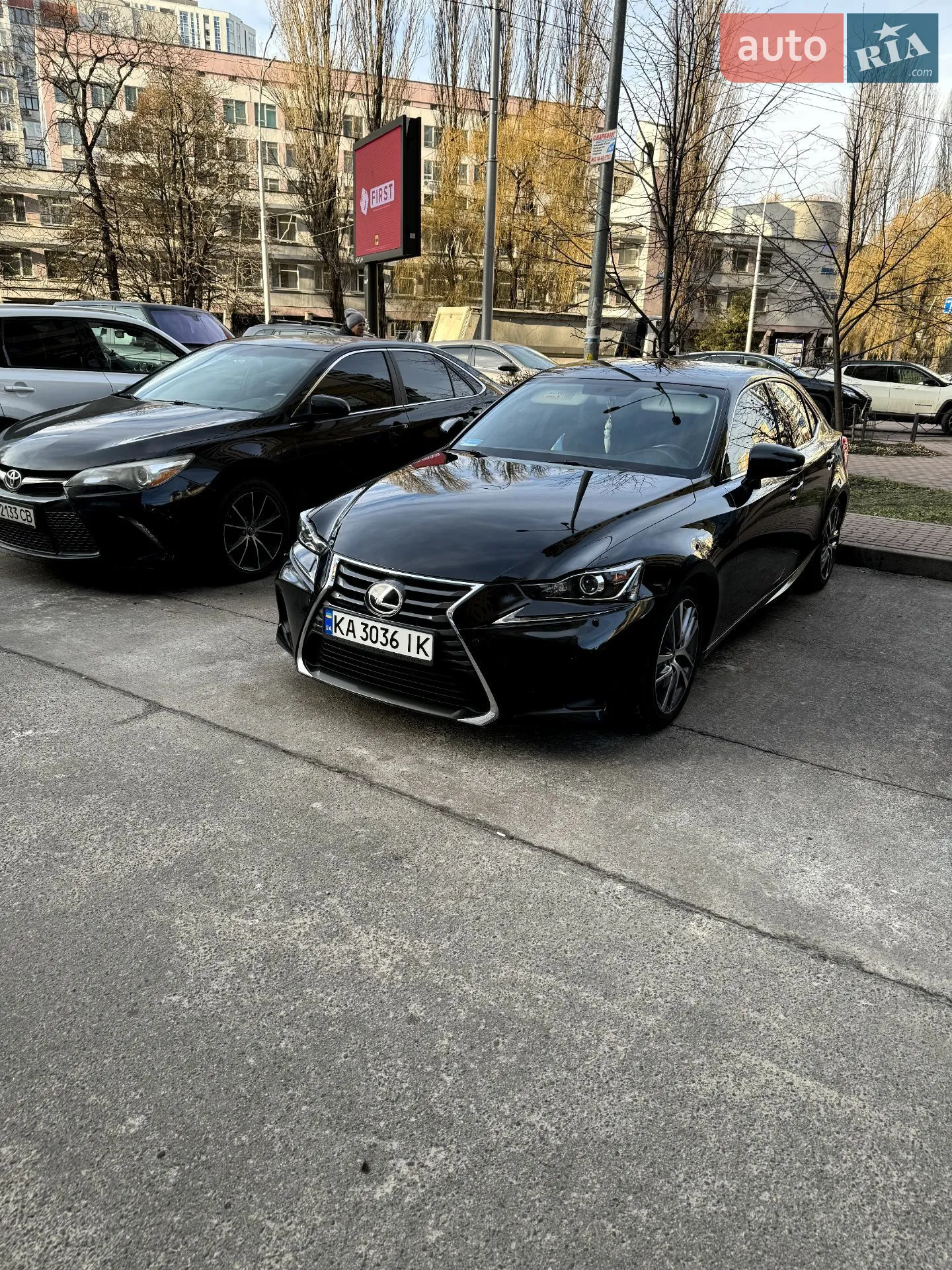2017 Lexus IS - мініатюра 2