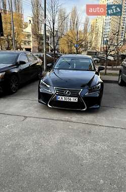 Седан Lexus IS 2017 в 