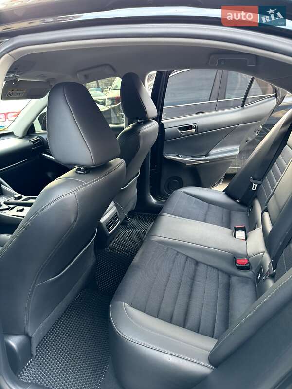 Седан Lexus IS 2017 в Києві
